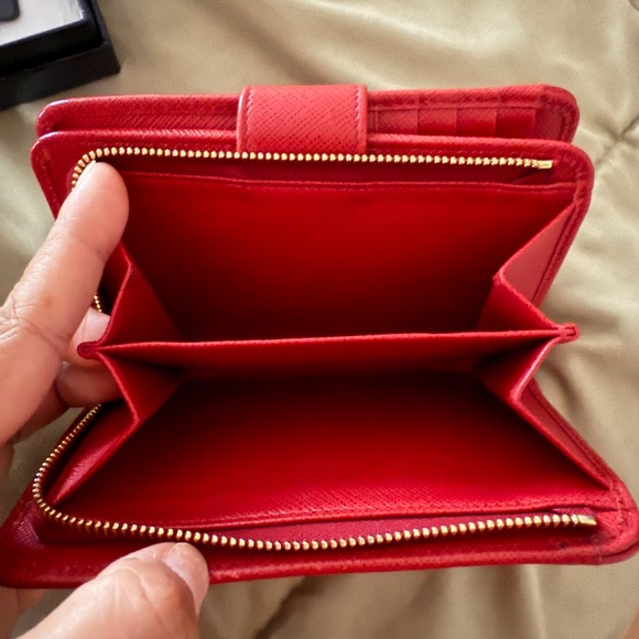 Authentic Prada Saffiano wallet in perfect condition - Picture 7 of 10